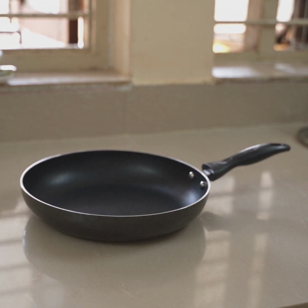 MR PLUS FRYPAN 24 CM IB MC 8601